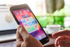 What consumer tech conversations are trending on social?